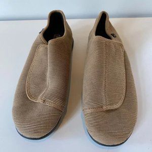 Propet "Cush N Foot Sand Corduroy Shoes" Men's Size  11